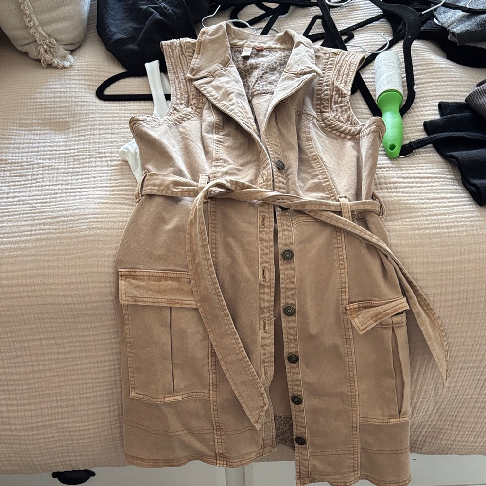 Anthropologie Sleeveless Tan Button-Up CargoDress with Belt